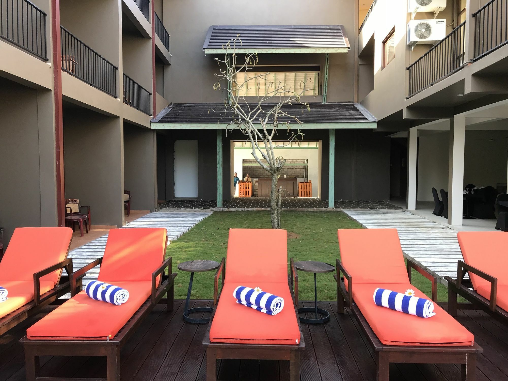 Hotel Waves By Tranquil Negombo Exterior foto